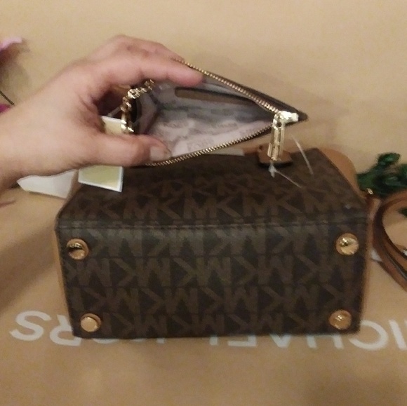 NWT Michael Kors purse tote bag w/ wallet - Picture 4 of 7